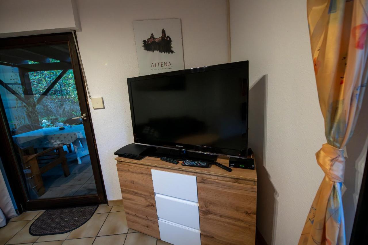 Schoene Ferienwohnung In Ruhiger Lage Altena Luaran gambar